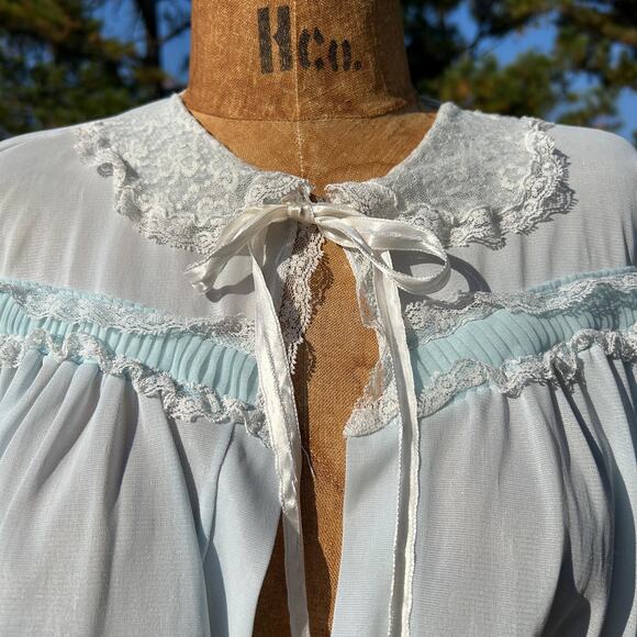 Vintage 50s Baby Blue Mini Puff Sleeve Ruffled Bed Jacket - Picture 3 of 5